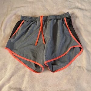 Under Armor Women Short M